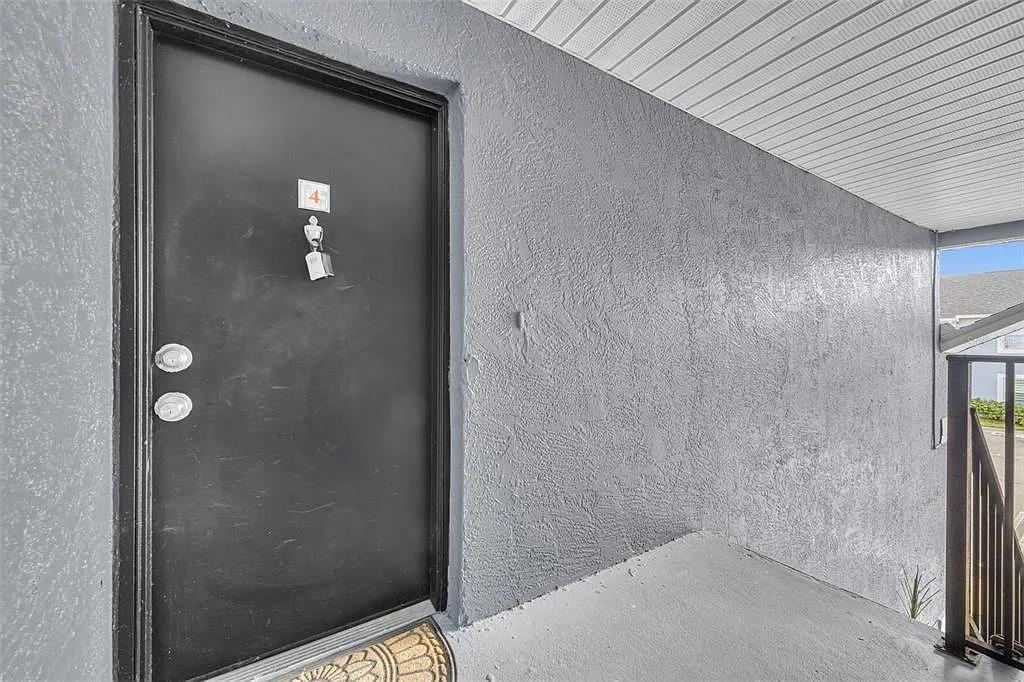 2 bed, 2.0 bath, 1006 sqft, $1,245 — Photo 2