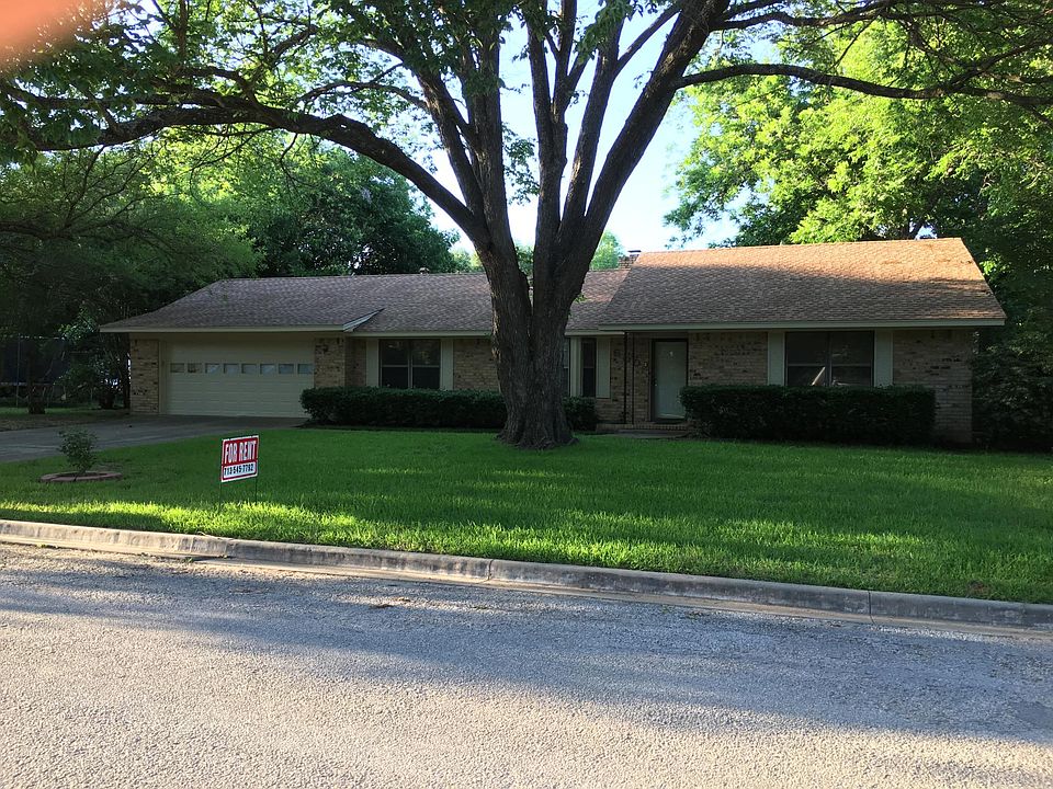 2nd image of 600 E 9th St