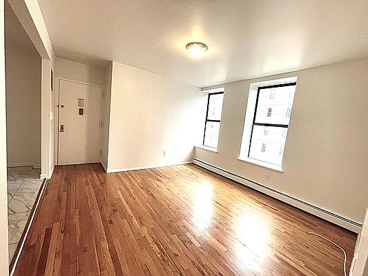 3rd image of 301 W 111th St APT 4A