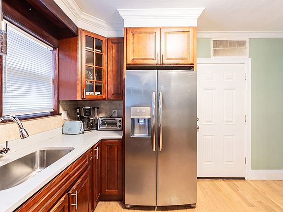 4th image of 19 Verdun St