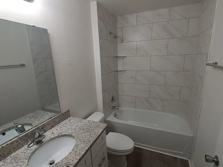 908 W 9th St — Photo 15