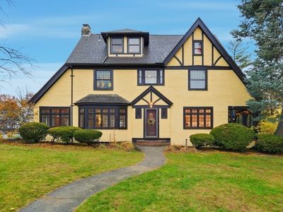 27 Lexington Ave, Holyoke, MA, 01040