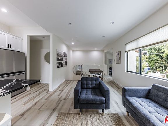 3rd image of 9024 Phyllis Ave #B