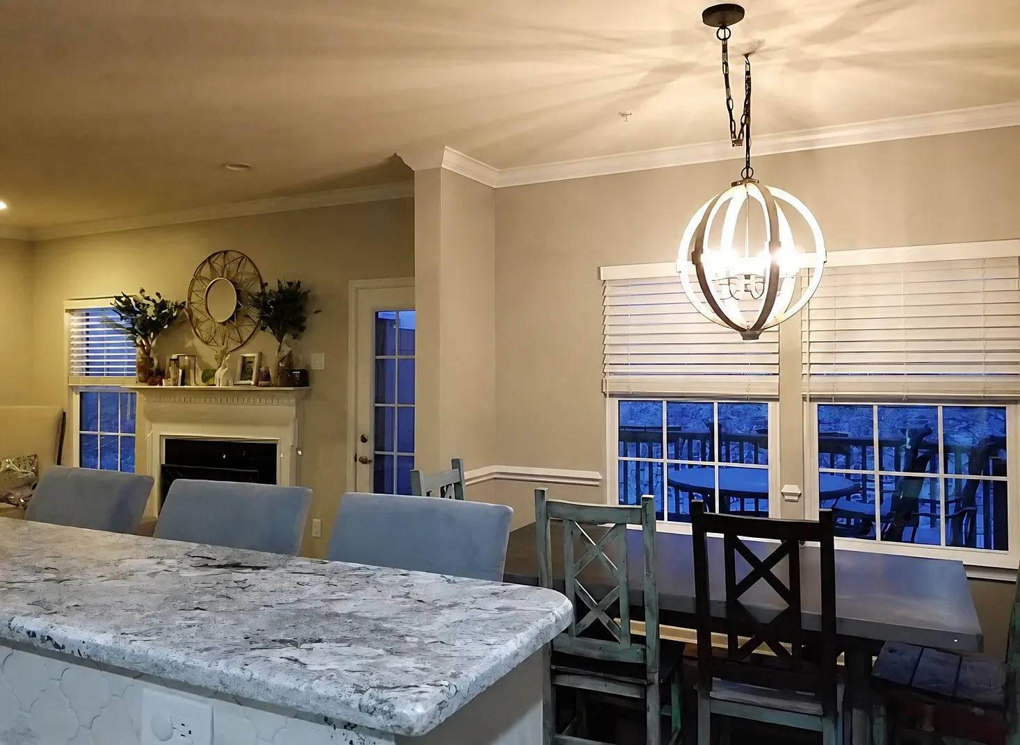 3 bed, 3.5 bath, 2300 sqft, $2,979 — Photo 3