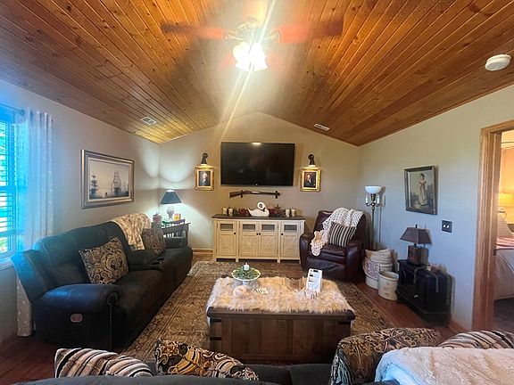 4th image of 227 Ryan Ln