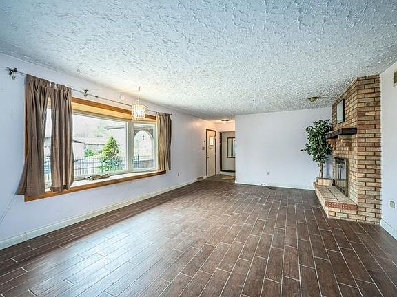 5th image of 145 Sunny Dr