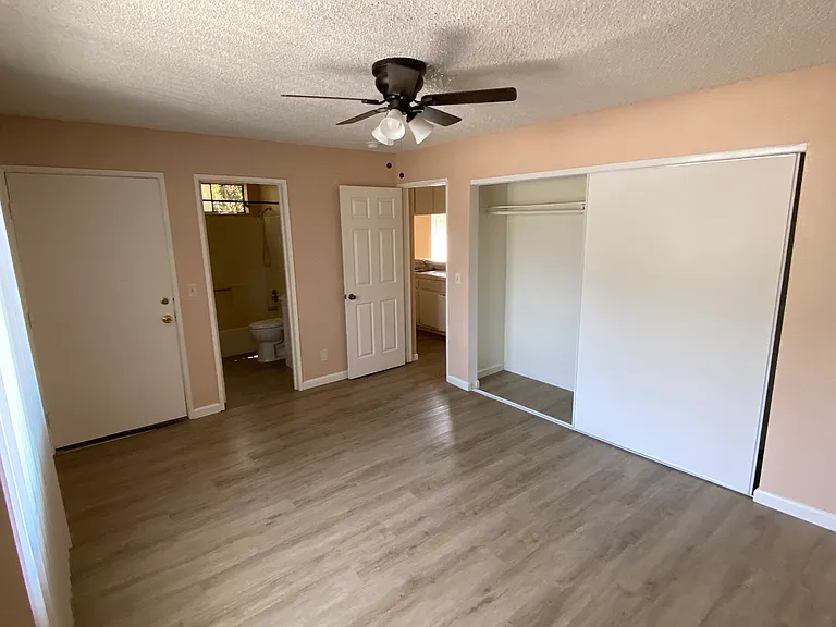 2475 Cedar Ave #R — Photo 13