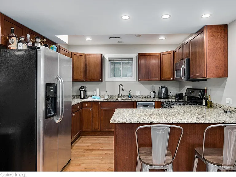 1253 W Newport Ave #G — Photo 5