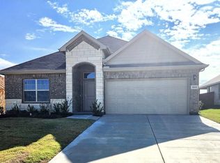 649 Harvey St, Grandview, TX 76050