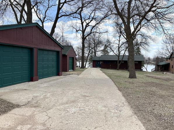 310 Highcroft Dr, Windom, MN 56101