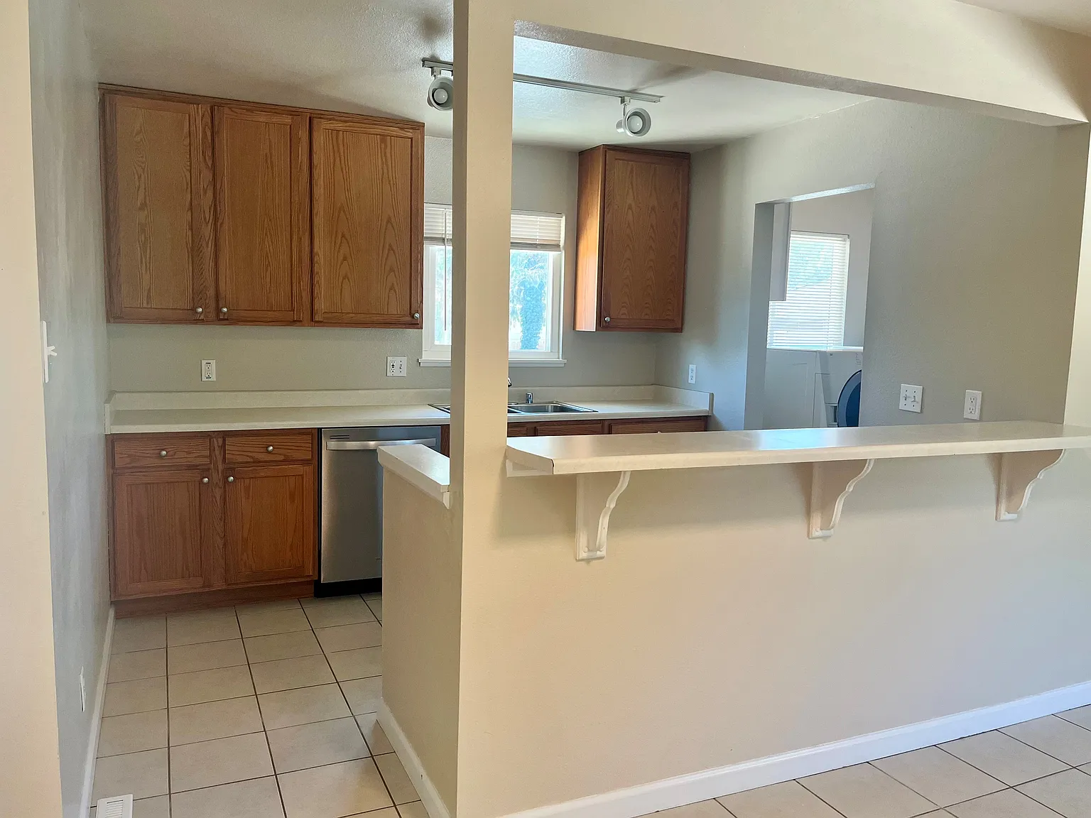 4 bed, 1600 sqft, $2,500 — Photo 3