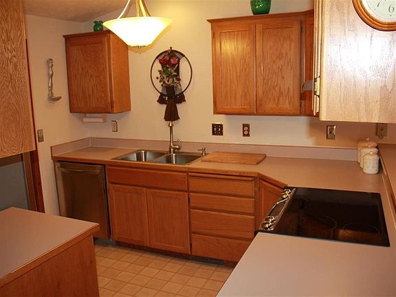 3rd image of 3823 S Alder Dr