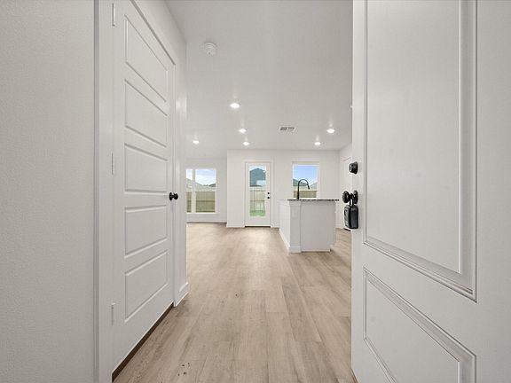3rd image of 13812 Fremont Ave