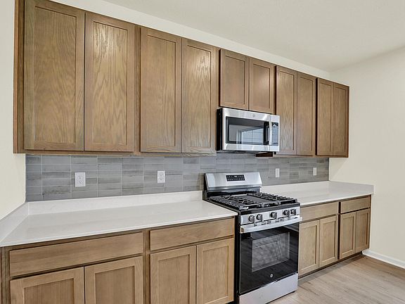 5th image of 3944 E 191st St