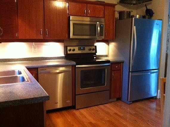 5th image of 922 Chicago Ave