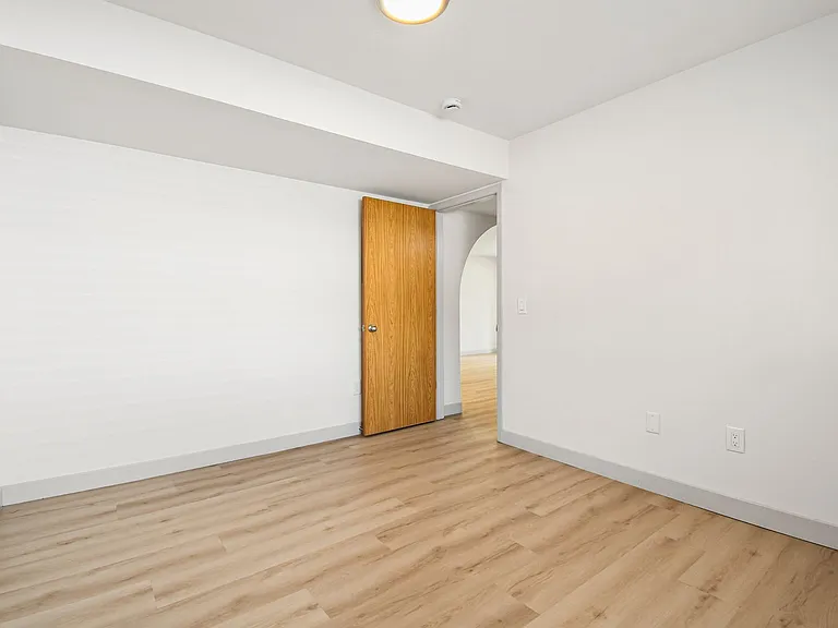 Ridge Creek Apartments — Photo 10