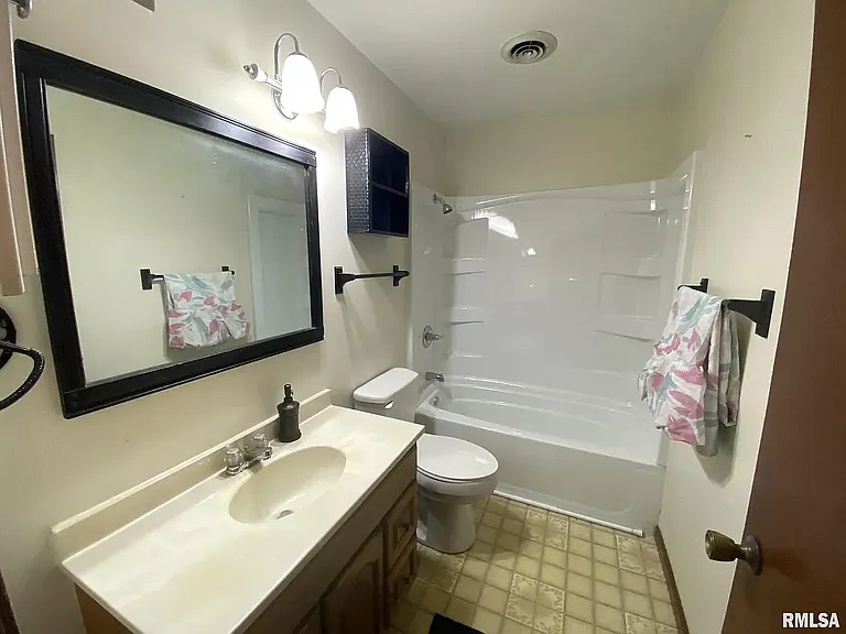 2845 S Hoover Ave — Photo 4