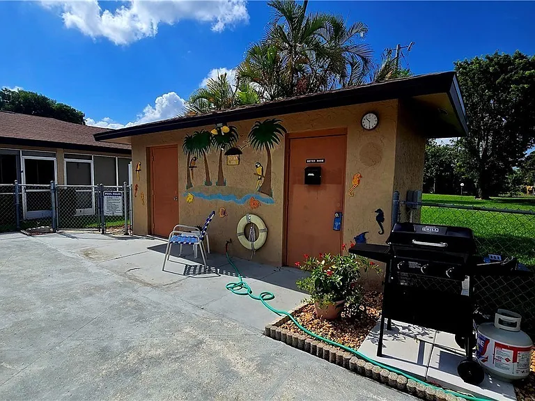 4624 SE 6th Ave #1G — Photo 10