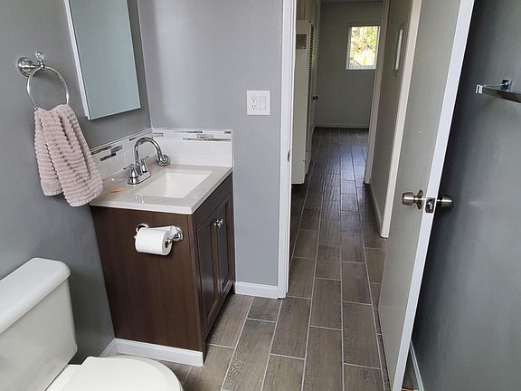 3rd image of 1004 W Granada Ct APT A