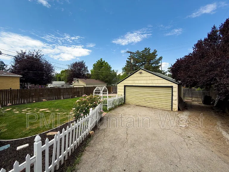 2122 S 1800 E — Photo 15