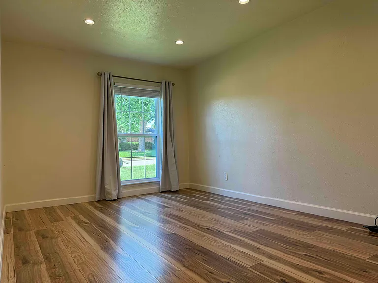 2917 Esquire Ln — Photo 11