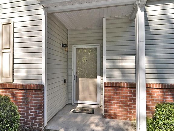 2nd image of 1243 W Oaks Way