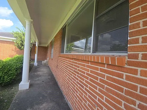1824 Magnolia St Photo 1