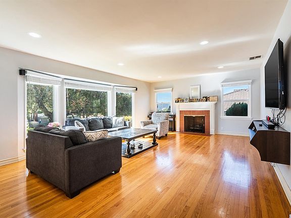 5th image of 1439 E Glenoaks Blvd
