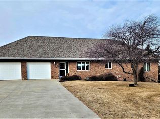 103 Bode Cir, Algona, IA 50511