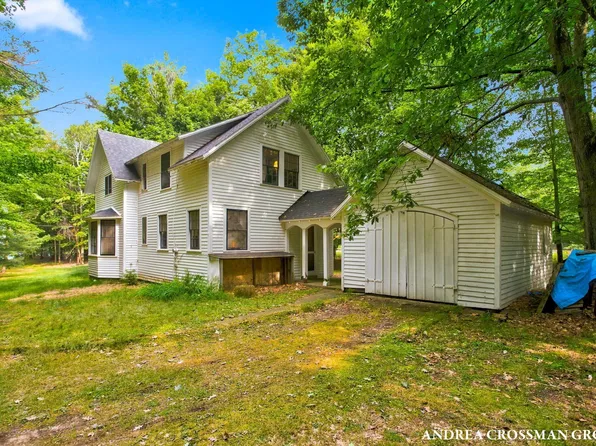 5045 N Ridge Rd, Pentwater, MI 49449
