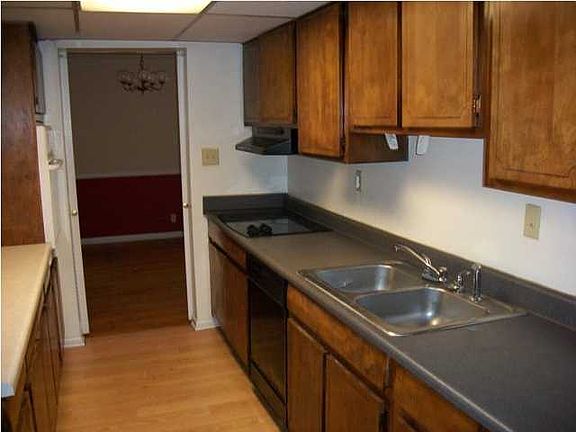 4th image of 2410 Gladlane Dr