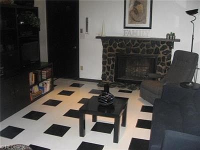 4th image of 934 Red Hill Dr