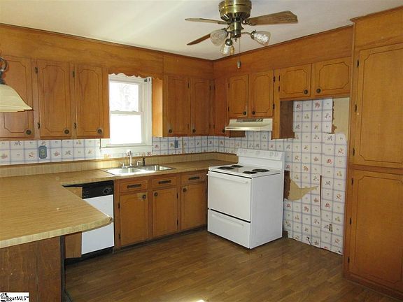 5th image of 115 Elizabeth Dr