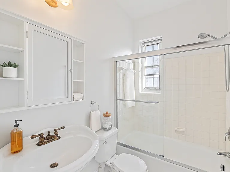 301 W 10th St #502 — Photo 20