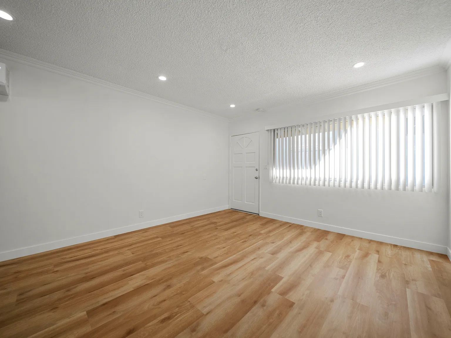 2 bed, 1011 sqft, $2,500 — Photo 3