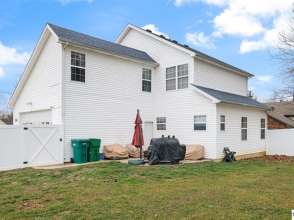 5th image of 8001 S Woodland Dr