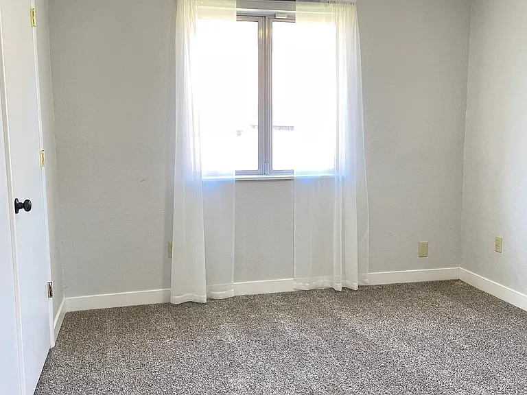 207 E Omaha St — Photo 16