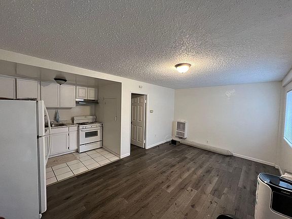 4th image of 822 W 43rd Pl