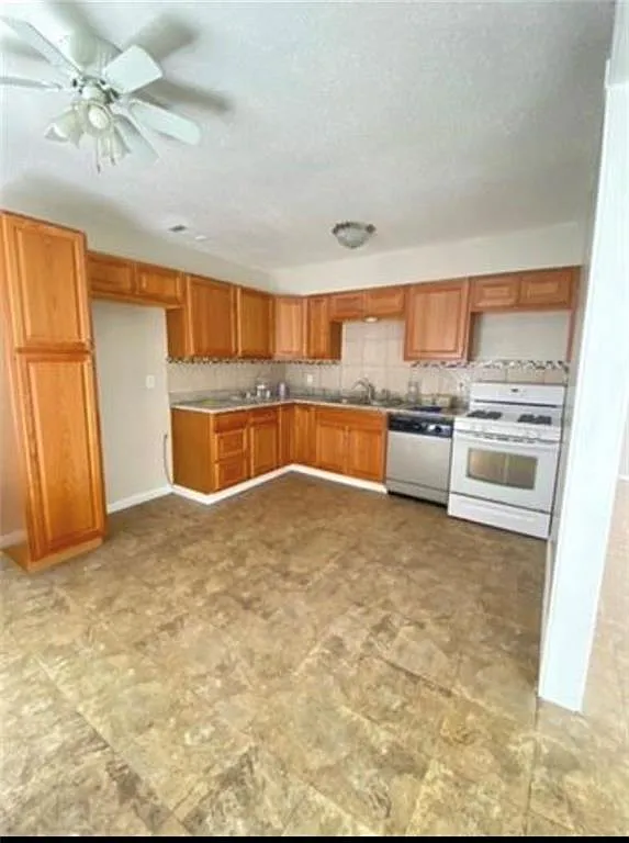 Building Photo - 1157 Beechwood Dr