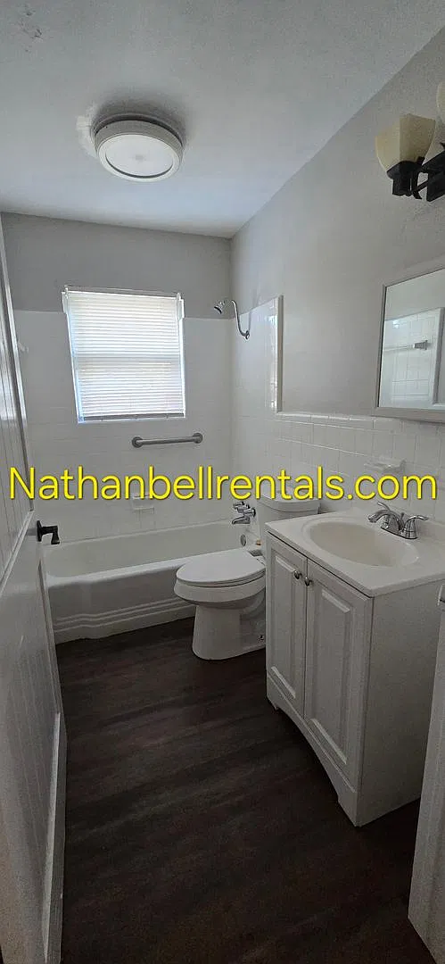 Single Family Home: 3 bed, 1 bath — Photo 3