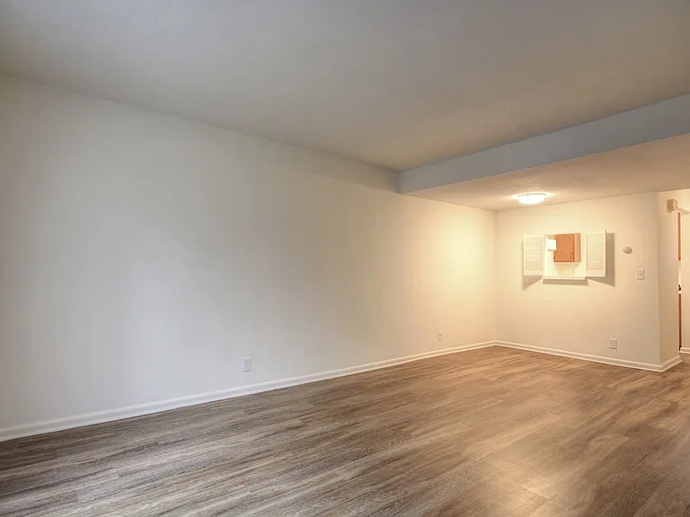 1515 Lincolnshire Dr — Photo 17