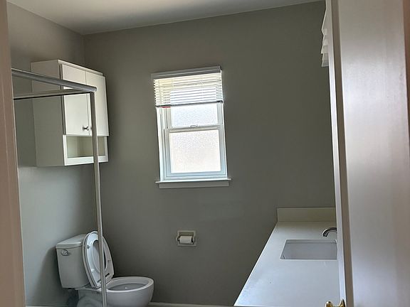 4th image of 1226 Carmel Ct