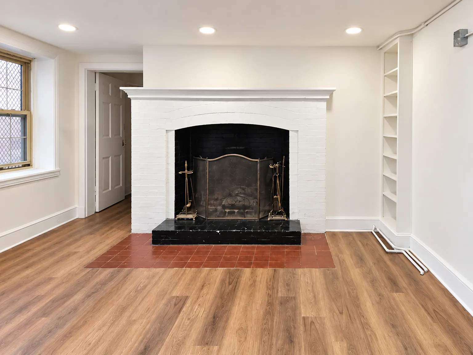 1 bed, 700 sqft, $1,350 — Photo 2