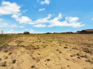 1732 Valley Bluffs Dr SE, Minot, ND 58701