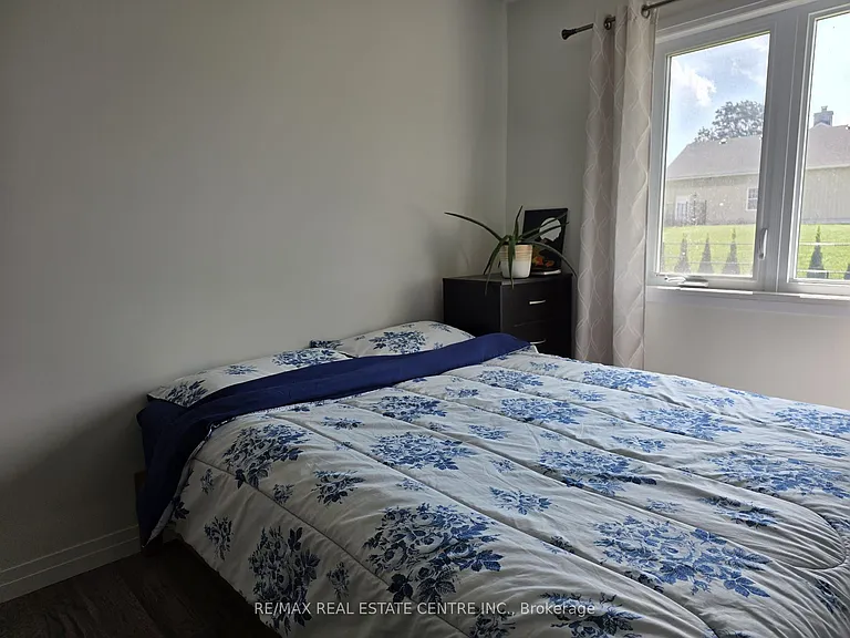 36 Queensbrook Cres — Photo 15