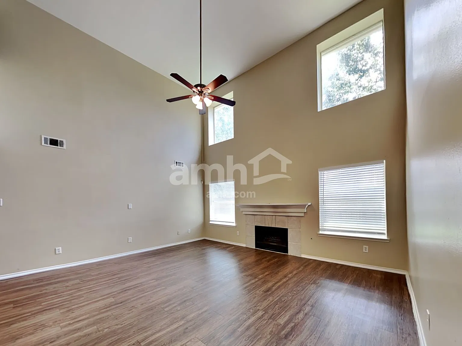 5 bed, 2.5 bath, 2995 sqft, $2,710 — Photo 4