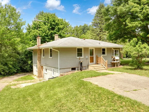 3930 Hoyer Rd, Jackson, MI 49201