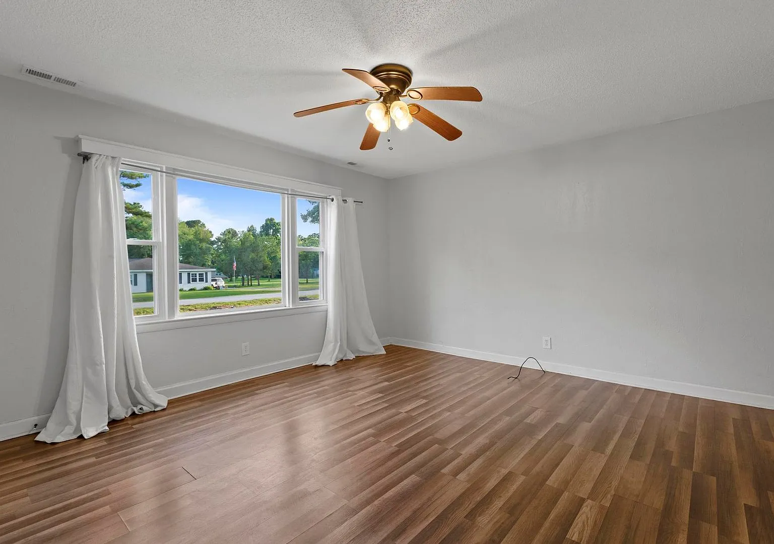 Great Price! Apply Now! — Photo 3
