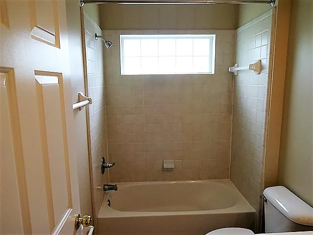 1904 Abercrombie Ln — Photo 17