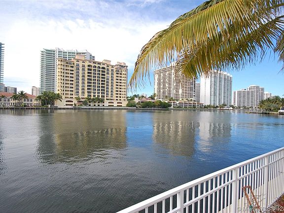 3rd image of 238 S Island Dr